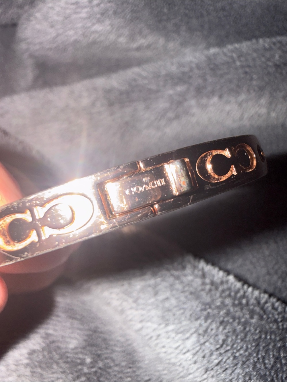 COACH Kissing “C” Hinged Bangle Rose Gold Tone. - Picture 5 of 7